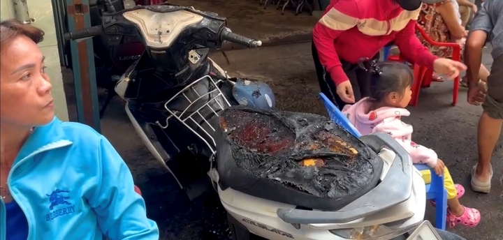 Ch&aacute;y lớn tại TP.HCM thi&ecirc;u rụi 5 căn nh&agrave;, kh&ocirc;ng c&oacute; thương vong - Ảnh 4.