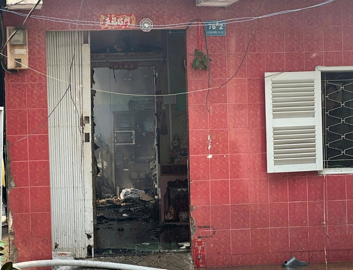 Ch&aacute;y lớn tại TP.HCM thi&ecirc;u rụi 5 căn nh&agrave;, kh&ocirc;ng c&oacute; thương vong - Ảnh 3.