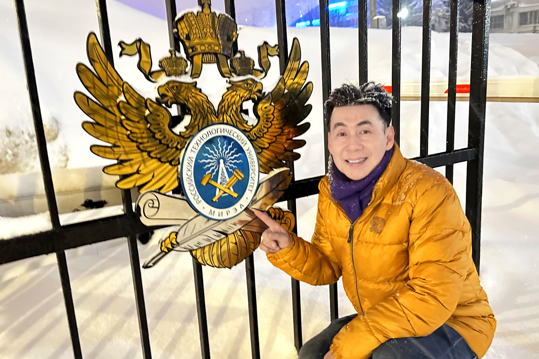 Đoan Trường v&agrave; chuyến du lịch đầy bất ổn ở Nga cầu nguyện về nước an to&agrave;n - Ảnh 1.