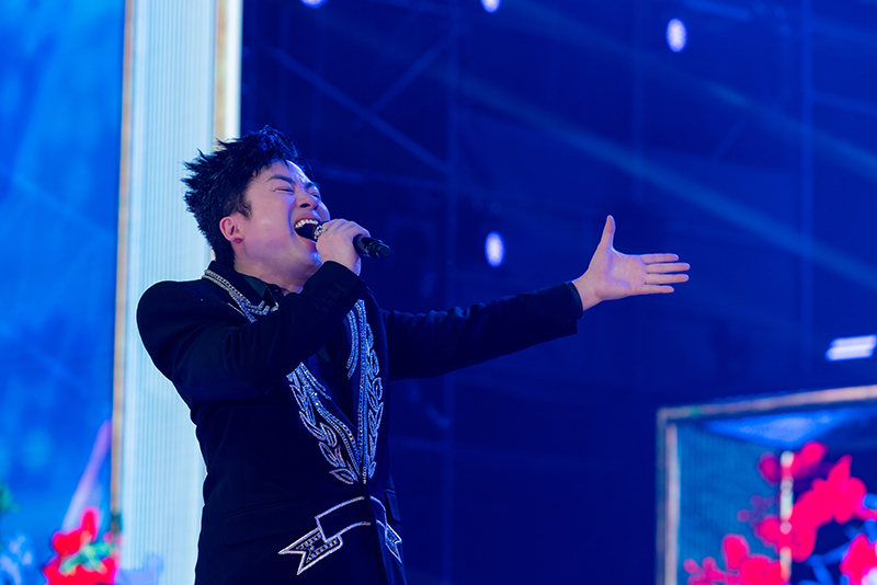 T&ugrave;ng Dương khuấy động Her Concert với loạt hit n&oacute;ng v&agrave; tham vọng liveshow s&acirc;n vận động - Ảnh 2.