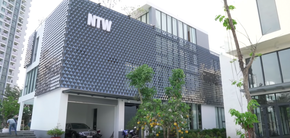 Ngọc Trinh: Cuộc sống độc th&acirc;n v&agrave; căn biệt thự triệu đ&ocirc; ở tuổi U40 - Ảnh 5.