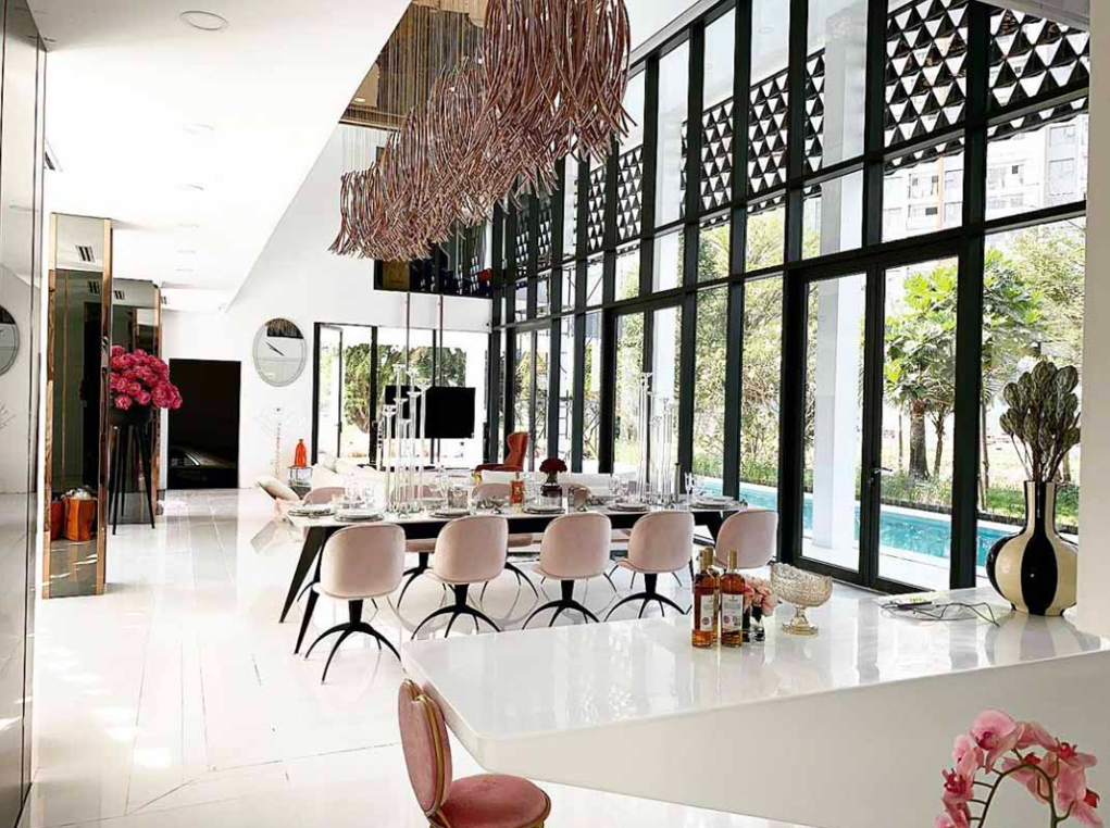 Ngọc Trinh: Cuộc sống độc th&acirc;n v&agrave; căn biệt thự triệu đ&ocirc; ở tuổi U40 - Ảnh 7.