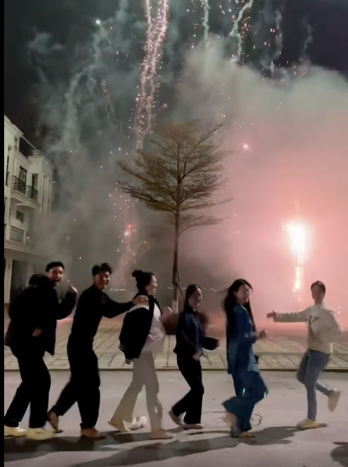 Ng&ocirc; Tố Uy&ecirc;n - vợ Th&agrave;nh Chung lộ v&ograve;ng 2 l&ugrave;m l&ugrave;m, nghi vấn mang bầu lần 2?- Ảnh 1.