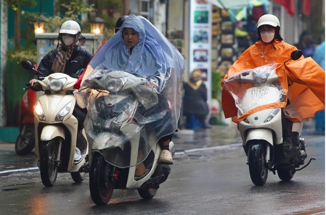 Miền Bắc đ&oacute;n kh&ocirc;ng kh&iacute; lạnh mạnh, trời r&eacute;t buốt, nhiệt độ c&oacute; nơi dưới 13 độ- Ảnh 1.