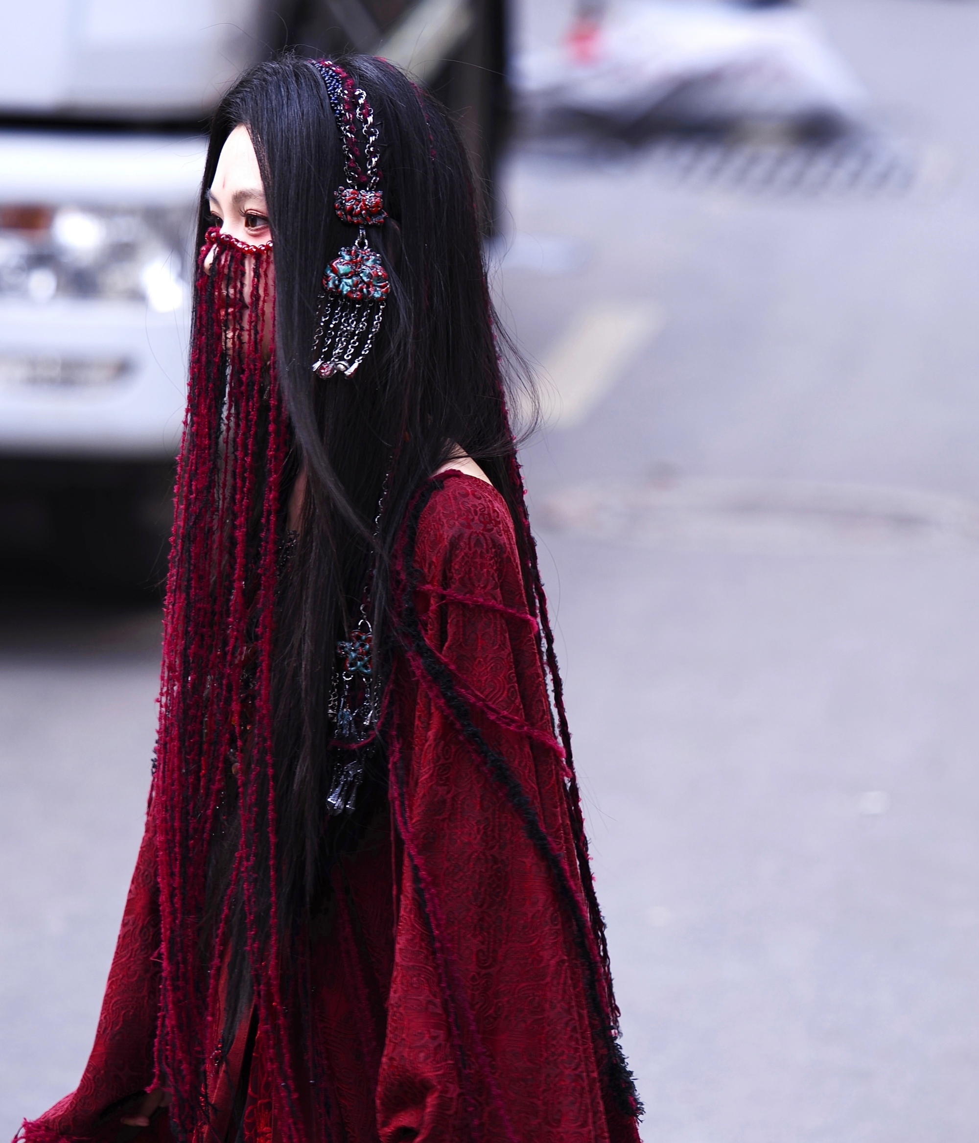 Hậu trường Bề Tôi Trung Thành: Thẩm Vũ Khiết và tạo hình cổ trang quyến rũ - Ảnh 2. Hậu trường Bề Tôi Trung Thành: Thẩm Vũ Khiết và tạo hình cổ trang quyến rũ - Ảnh 2.