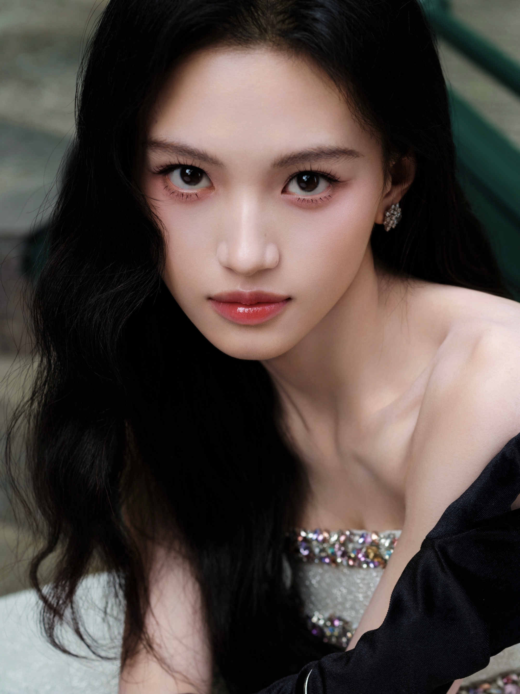 Hậu trường Bề Tôi Trung Thành: Thẩm Vũ Khiết và tạo hình cổ trang quyến rũ - Ảnh 3. Hậu trường Bề Tôi Trung Thành: Thẩm Vũ Khiết và tạo hình cổ trang quyến rũ - Ảnh 3.