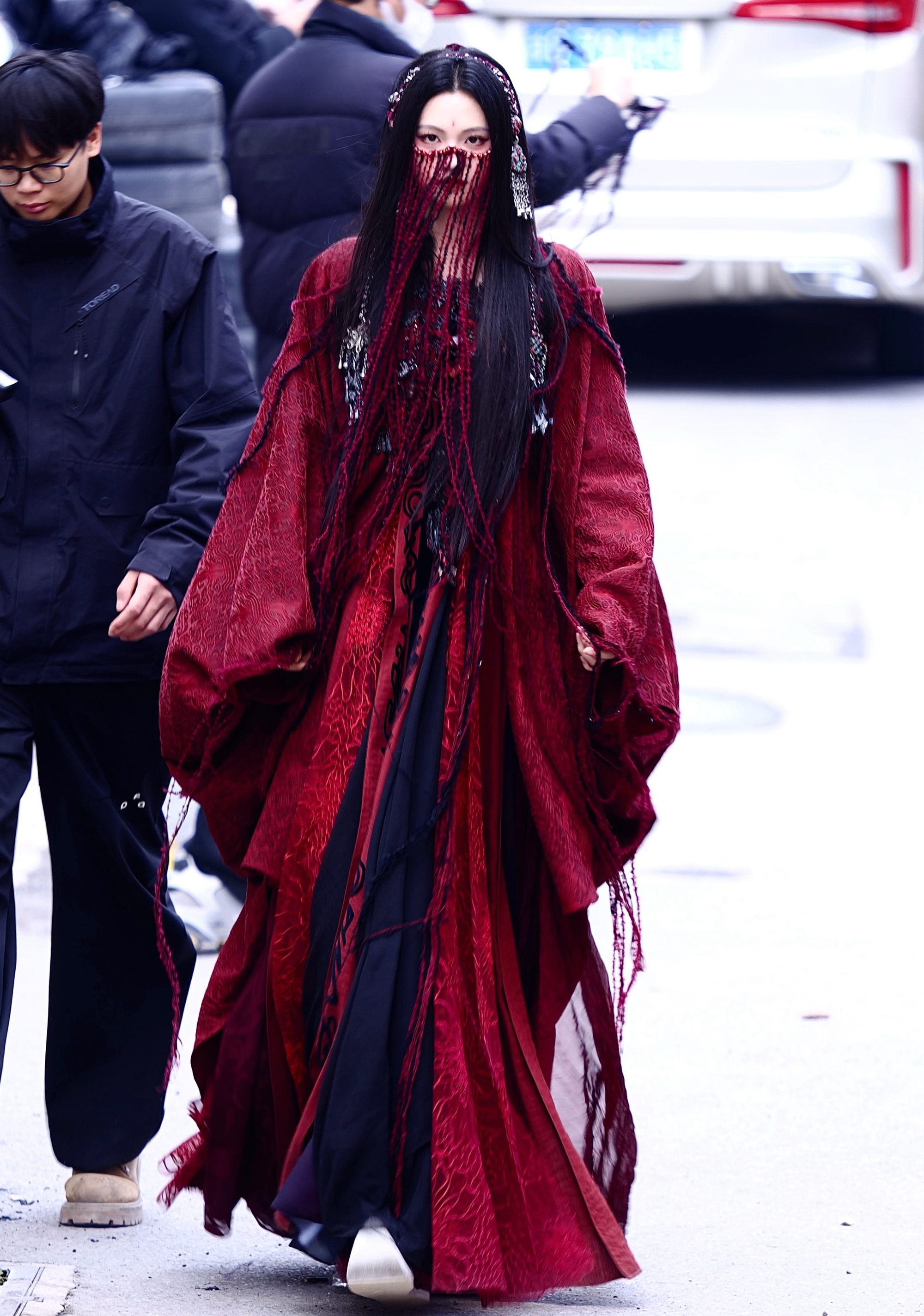 Hậu trường Bề Tôi Trung Thành: Thẩm Vũ Khiết và tạo hình cổ trang quyến rũ - Ảnh 1. Hậu trường Bề Tôi Trung Thành: Thẩm Vũ Khiết và tạo hình cổ trang quyến rũ - Ảnh 1.