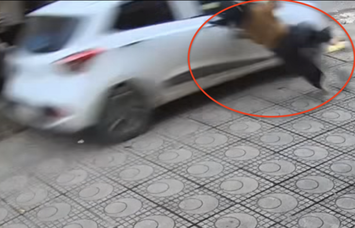 Triệu tập nữ t&agrave;i xế t&ocirc;ng văng c&ocirc; g&aacute;i tr&ecirc;n vỉa h&egrave; tại Ph&uacute; Thọ - Ảnh 1.