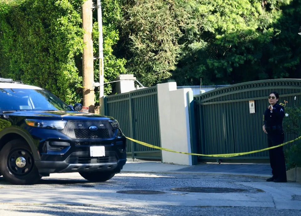 Biệt thự Rihanna bị n&atilde; s&uacute;ng: Th&ocirc;ng tin mới nhất v&agrave; hiện trường kinh ho&agrave;ng - Ảnh 2.