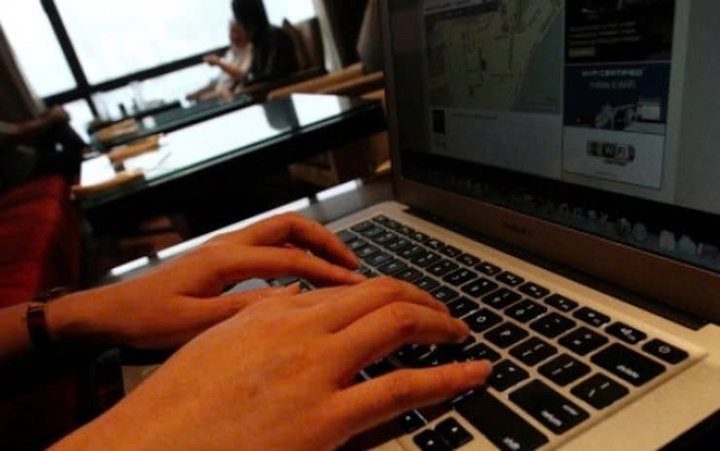 Sập bẫy 'chat sex' tr&ecirc;n mạng, người phụ nữ ở H&agrave; Nội mất nửa tỷ đồng - Ảnh 1.