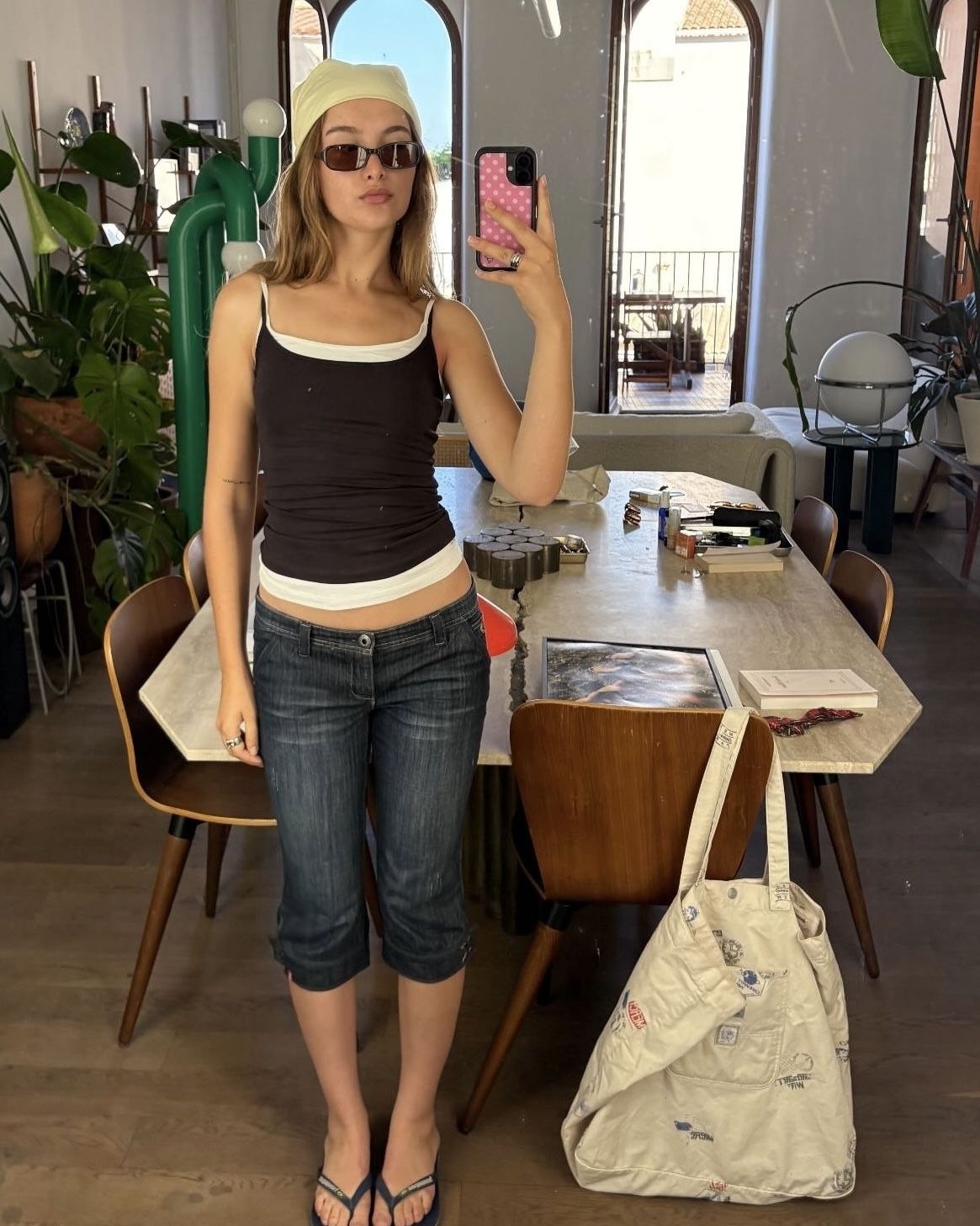 Capri pants: Chiếc quần t&ocirc;n d&aacute;ng nuột, tưởng &ldquo;kh&oacute; nuốt&rdquo; nhưng h&oacute;a ra dễ mặc nhất m&ugrave;a n&agrave;y- Ảnh 5.