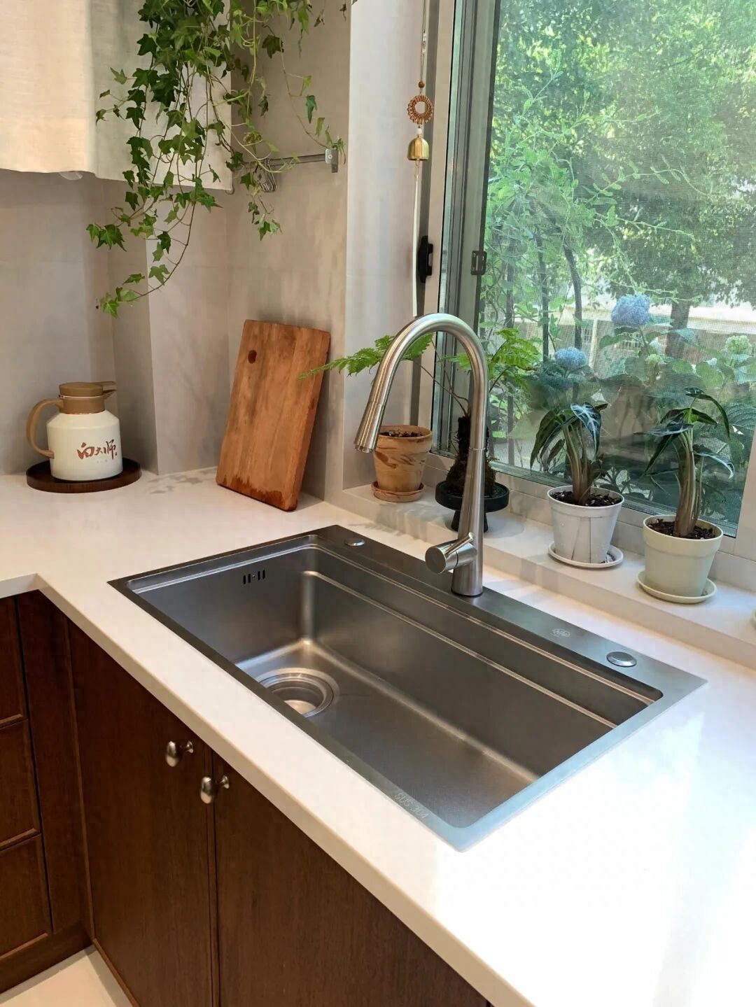 T&ocirc;i từng nghĩ bồn rửa đơn cỡ lớn l&agrave; lựa chọn th&ocirc;ng minh - sau 6 th&aacute;ng sử dụng mới thấy m&igrave;nh chạy theo xu hướng qu&aacute; vội - Ảnh 1.