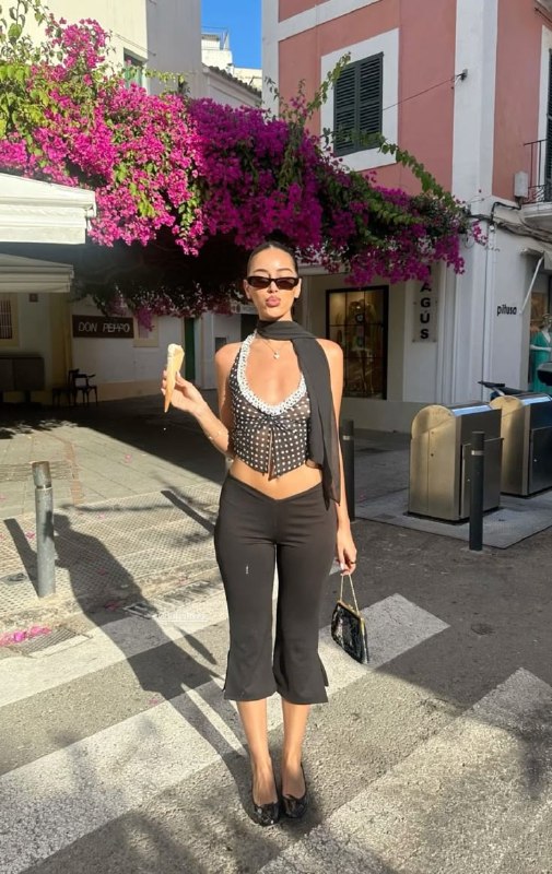 Capri pants: Chiếc quần t&ocirc;n d&aacute;ng nuột, tưởng &ldquo;kh&oacute; nuốt&rdquo; nhưng h&oacute;a ra dễ mặc nhất m&ugrave;a n&agrave;y- Ảnh 12.