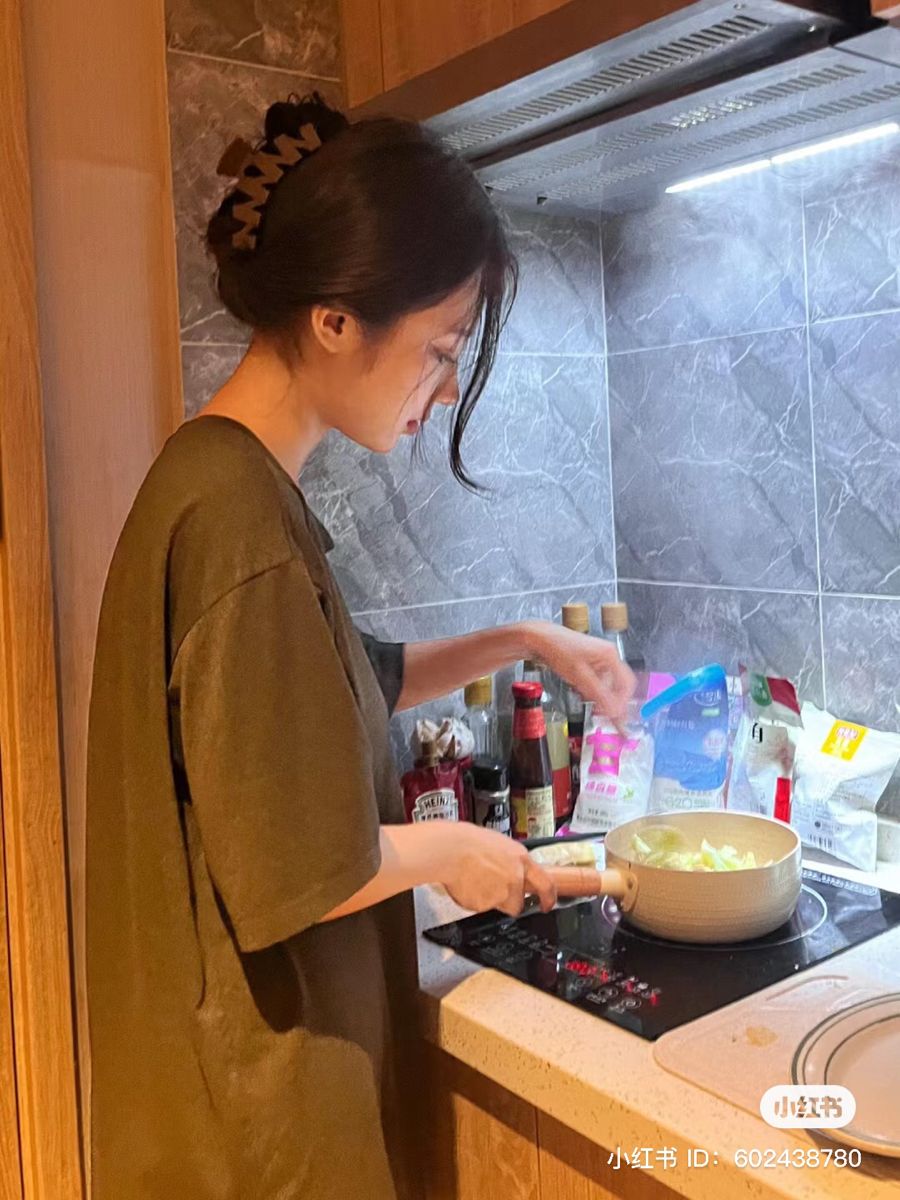 10 m&oacute;n nhiều phụ nữ đ&atilde; ngừng mua trong năm 2026 để tr&aacute;nh l&atilde;ng ph&iacute; tiền - Ảnh 3.