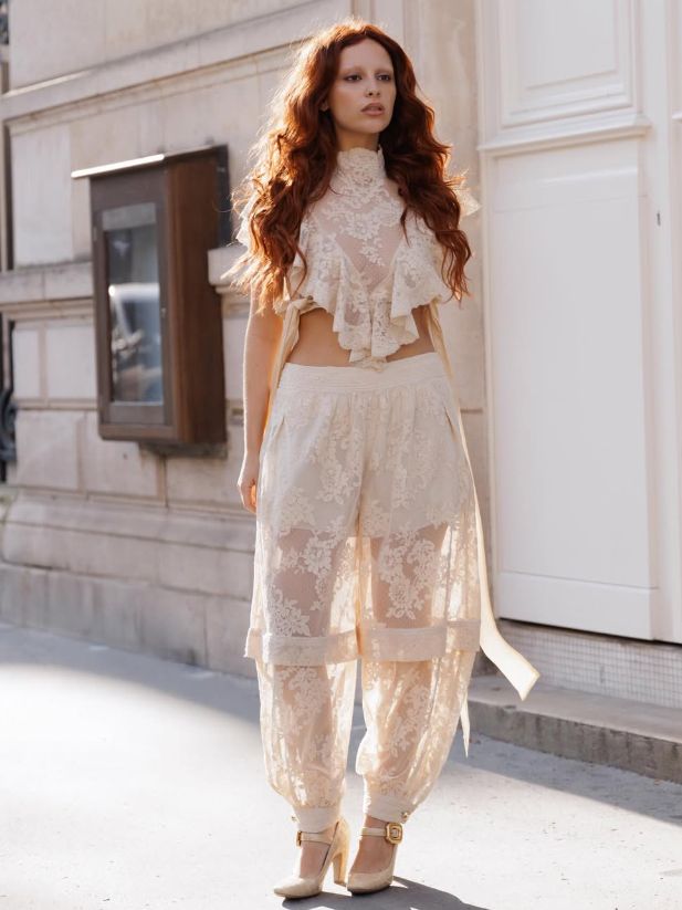 B&egrave;o nh&uacute;n: Chi tiết thời trang cứu rỗi v&oacute;c d&aacute;ng năm 2026 - Ảnh 3.