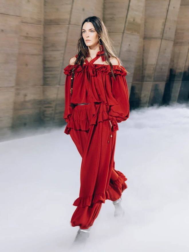 B&egrave;o nh&uacute;n: Chi tiết thời trang cứu rỗi v&oacute;c d&aacute;ng năm 2026 - Ảnh 9.