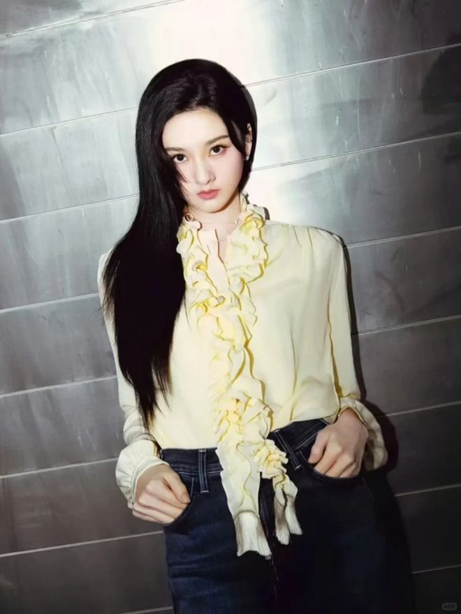 B&egrave;o nh&uacute;n: Chi tiết thời trang cứu rỗi v&oacute;c d&aacute;ng năm 2026 - Ảnh 6.