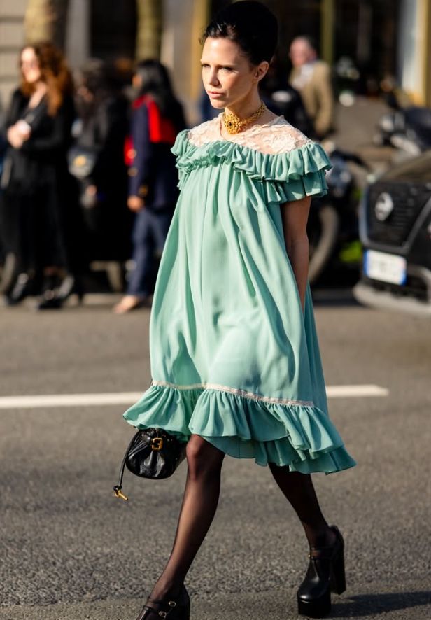 B&egrave;o nh&uacute;n: Chi tiết thời trang cứu rỗi v&oacute;c d&aacute;ng năm 2026 - Ảnh 16.