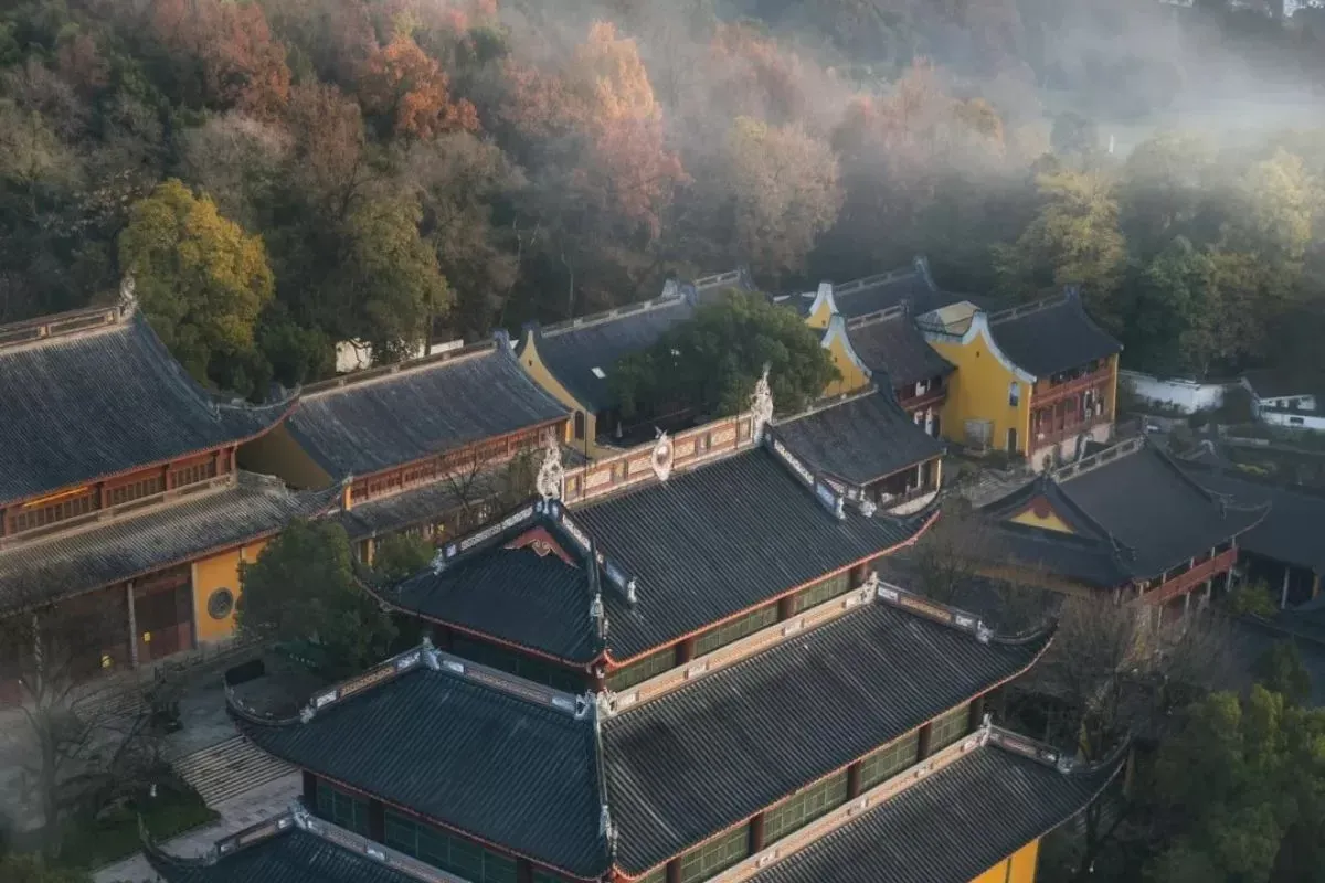 Nghệ thuật "tu khổ hạnh" xa xỉ của phú bà U40: Đốt chục ngàn đô để quét lá đa và tậu lấy sự vô danh - Ảnh 5.