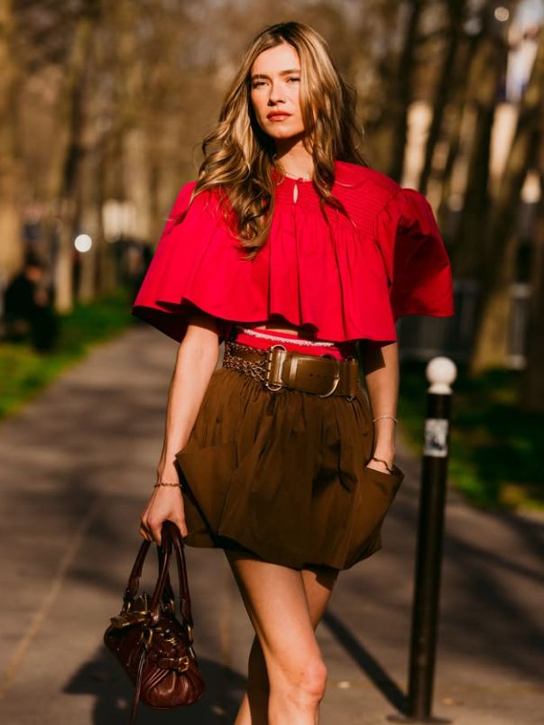 B&egrave;o nh&uacute;n: Chi tiết thời trang cứu rỗi v&oacute;c d&aacute;ng năm 2026 - Ảnh 10.