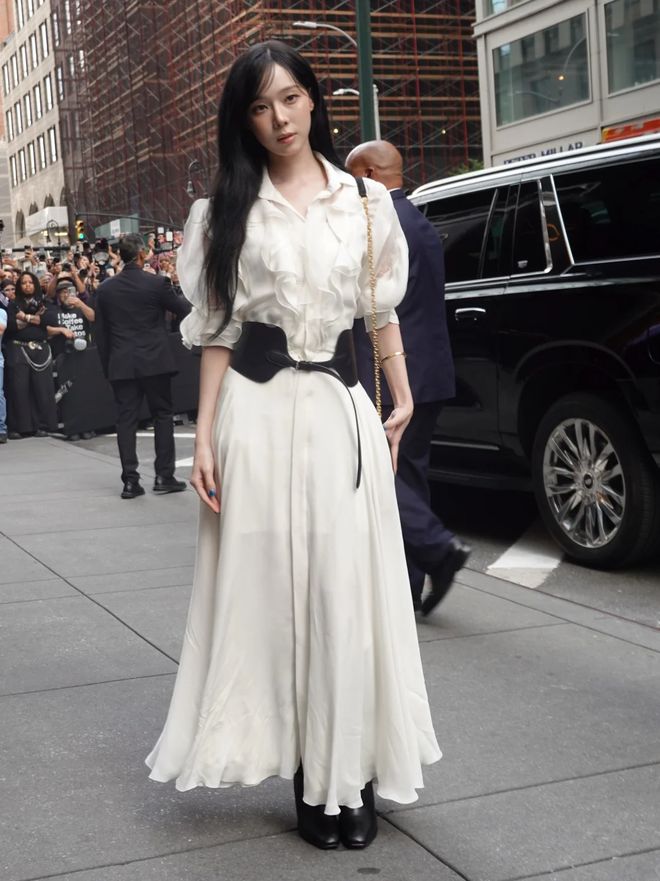 B&egrave;o nh&uacute;n: Chi tiết thời trang cứu rỗi v&oacute;c d&aacute;ng năm 2026 - Ảnh 7.