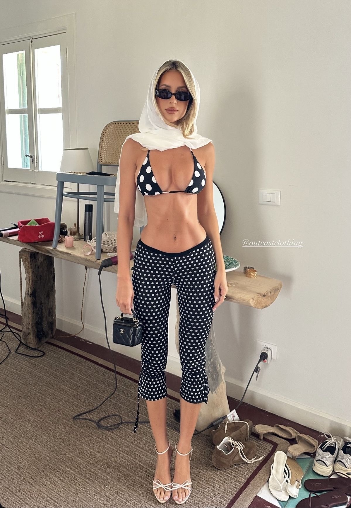 Capri pants: Chiếc quần t&ocirc;n d&aacute;ng nuột, tưởng &ldquo;kh&oacute; nuốt&rdquo; nhưng h&oacute;a ra dễ mặc nhất m&ugrave;a n&agrave;y- Ảnh 10.