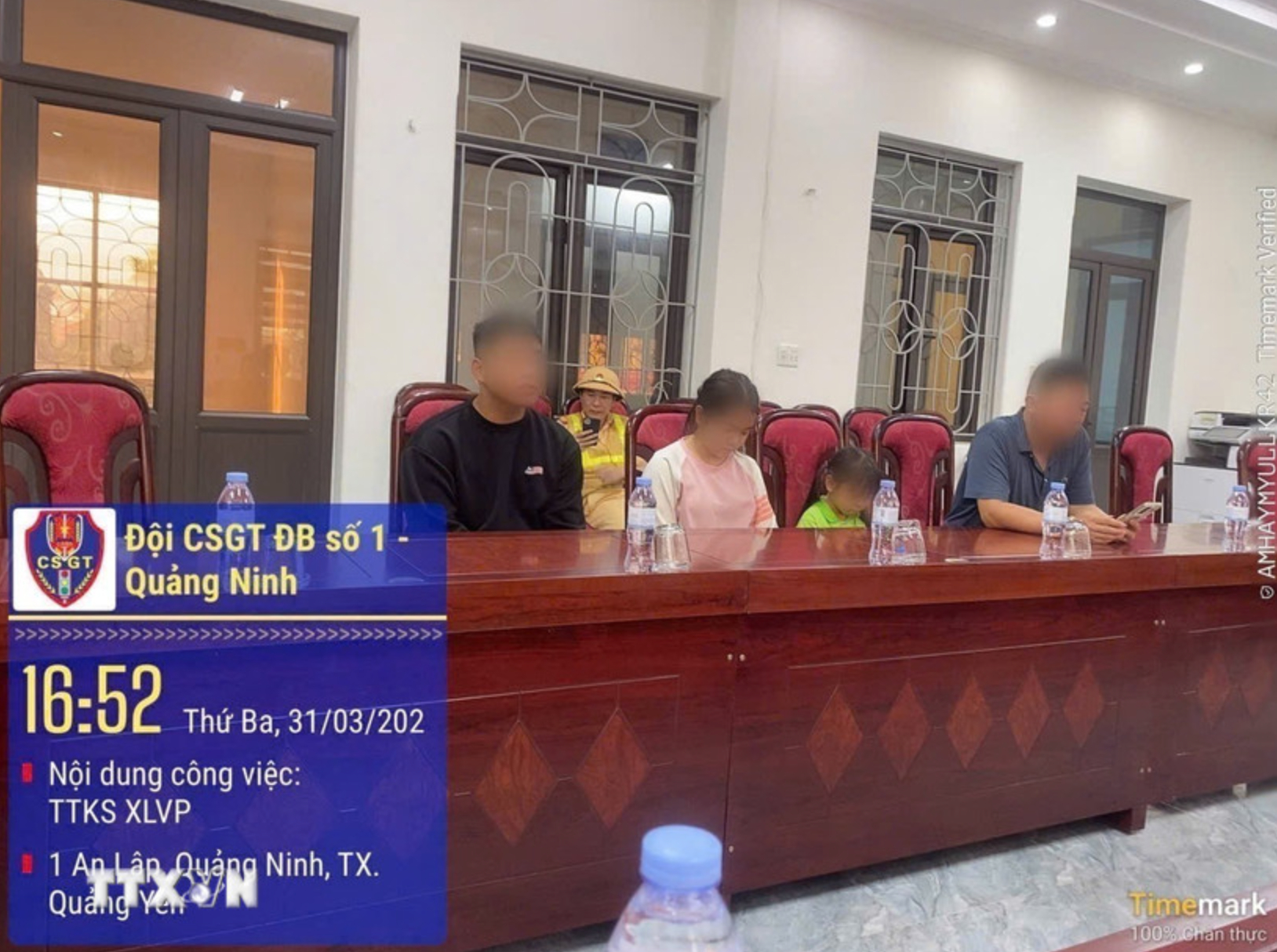 B&eacute; g&aacute;i 5 tuổi điều khiển xe m&aacute;y điện ở Quảng Ninh g&acirc;y x&ocirc;n xao cộng đồng mạng - Ảnh 2.