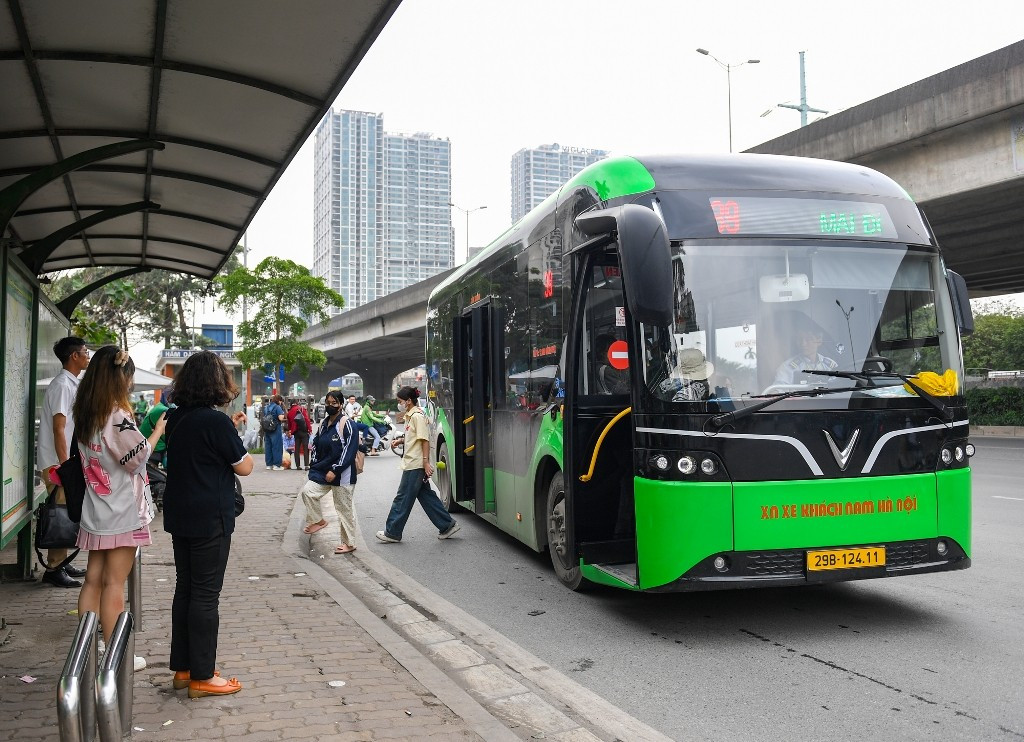 H&agrave; Nội mở mới 12 tuyến bu&yacute;t từ 1 / 7 , n&acirc;ng cao dịch vụ vận tải c&ocirc;ng cộng - Ảnh 1.