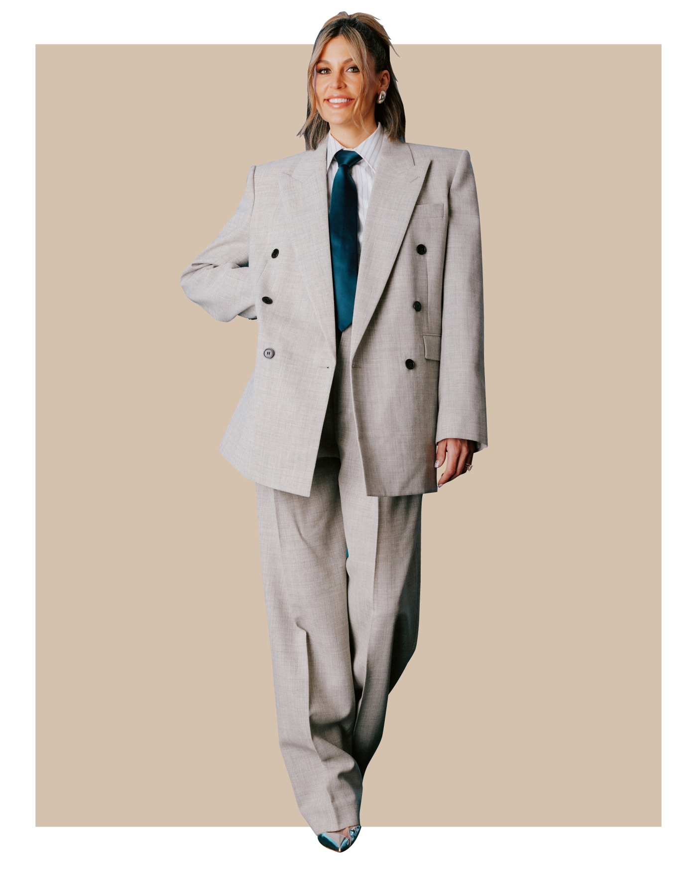 Phụ nữ khí chất giấu gì trong tủ đồ: 4 quy tắc ăn mặc 