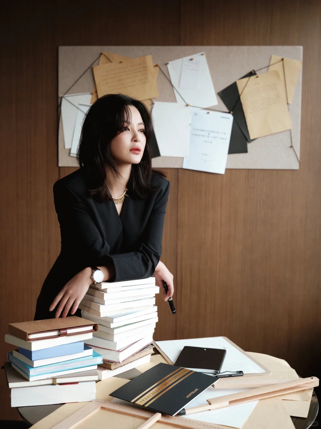 Phụ nữ khí chất giấu gì trong tủ đồ: 4 quy tắc ăn mặc 