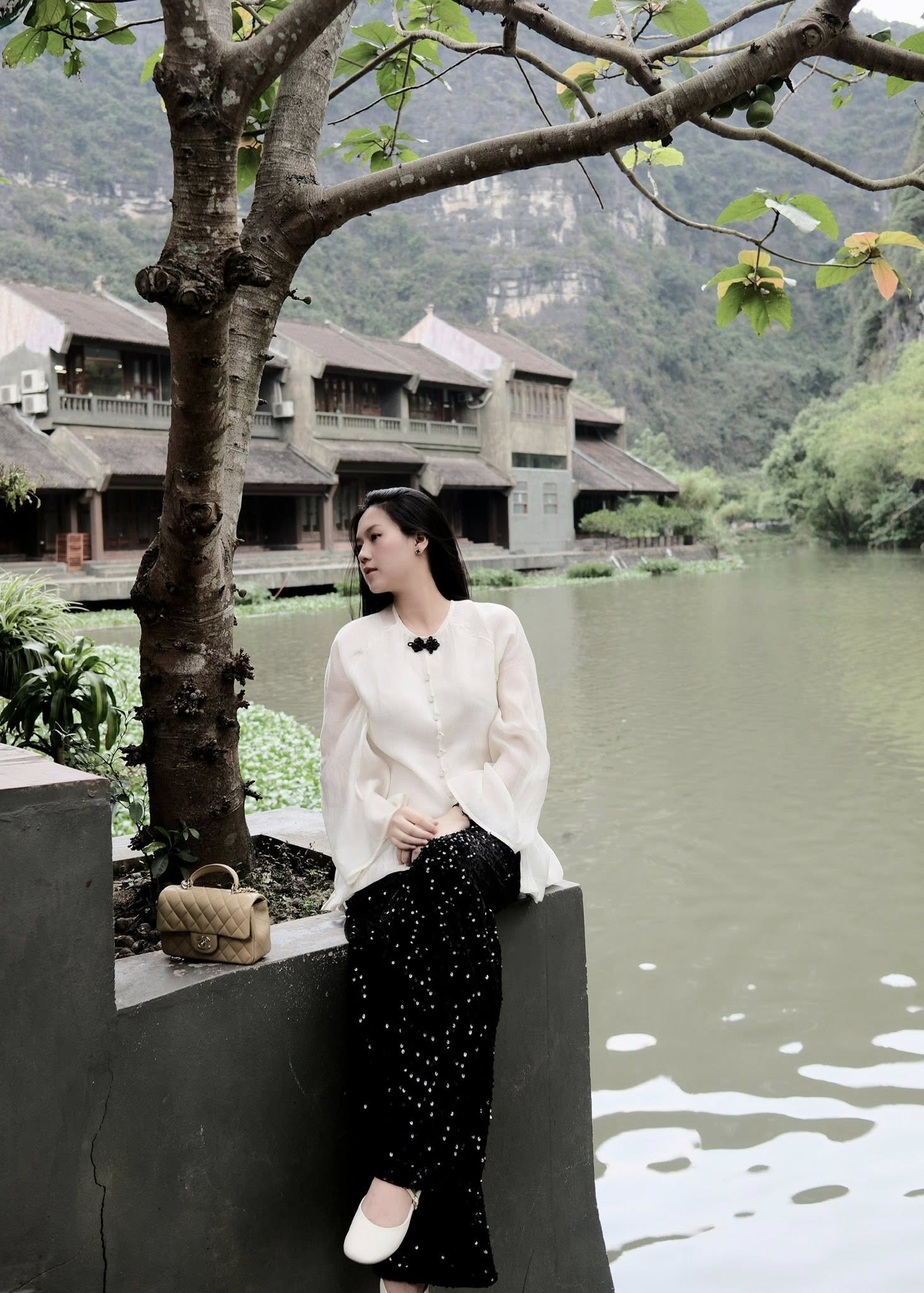 V&oacute;c d&aacute;ng mẹ bỉm sau sinh: Ng&ocirc; Tố Uy&ecirc;n xinh đẹp thần tốc chỉ sau 1 th&aacute;ng - Ảnh 4.