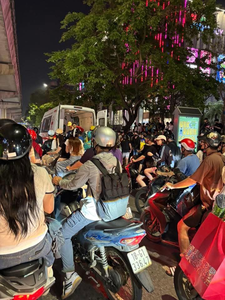 Nữ t&agrave;i xế bị tấn c&ocirc;ng tr&ecirc;n đường Xu&acirc;n Thủy , H&agrave; Nội: C&acirc;u chuyện g&acirc;y x&ocirc;n xao - Ảnh 3.