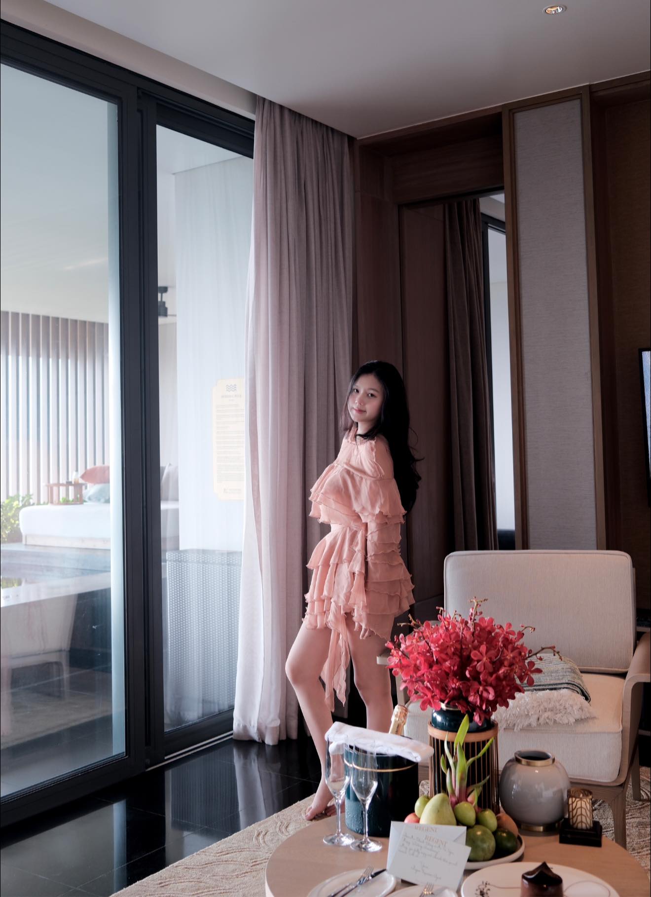 V&oacute;c d&aacute;ng mẹ bỉm sau sinh: Ng&ocirc; Tố Uy&ecirc;n xinh đẹp thần tốc chỉ sau 1 th&aacute;ng - Ảnh 1.