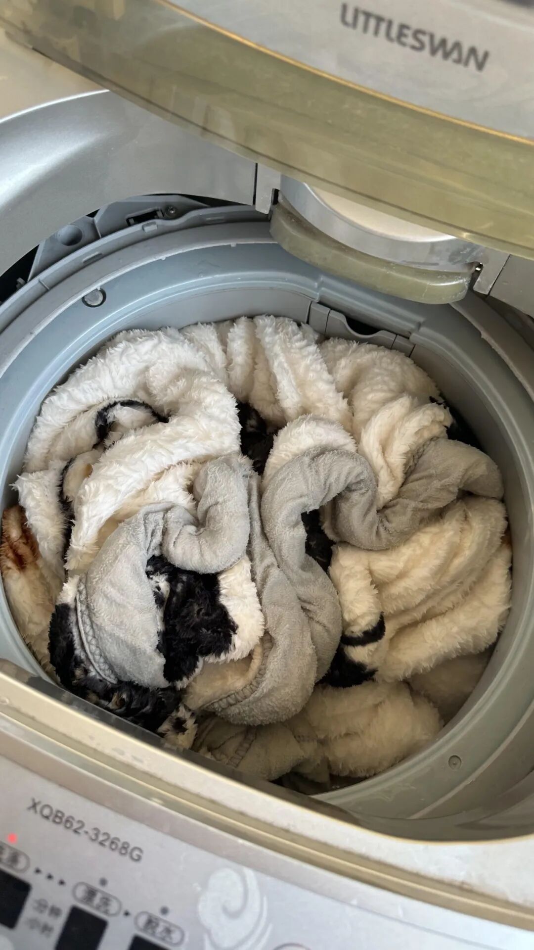 Tuyệt đối kh&ocirc;ng cho 8 thứ n&agrave;y v&agrave;o m&aacute;y giặt: Kh&ocirc;ng chỉ hỏng đồ m&agrave; c&ograve;n &ldquo;giết chết&rdquo; m&aacute;y rất nhanh - Ảnh 1.