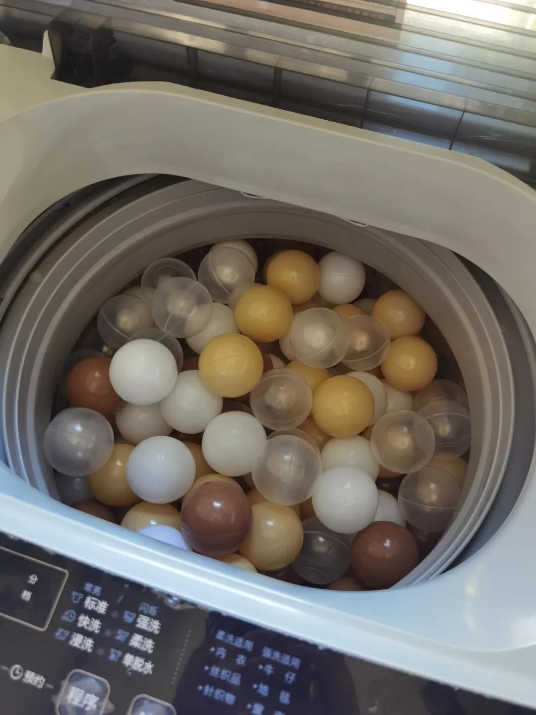 Tuyệt đối kh&ocirc;ng cho 8 thứ n&agrave;y v&agrave;o m&aacute;y giặt: Kh&ocirc;ng chỉ hỏng đồ m&agrave; c&ograve;n &ldquo;giết chết&rdquo; m&aacute;y rất nhanh - Ảnh 4.