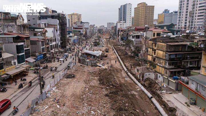 R&agrave;o chắn thi c&ocirc;ng H&agrave; Nội g&acirc;y &ugrave;n tắc giao th&ocirc;ng nghi&ecirc;m trọng năm 2026 - Ảnh 11.