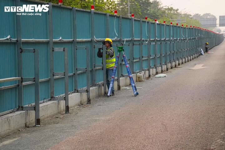 R&agrave;o chắn thi c&ocirc;ng H&agrave; Nội g&acirc;y &ugrave;n tắc giao th&ocirc;ng nghi&ecirc;m trọng năm 2026 - Ảnh 3.