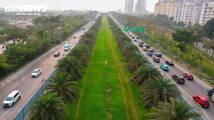 R&agrave;o chắn thi c&ocirc;ng H&agrave; Nội g&acirc;y &ugrave;n tắc giao th&ocirc;ng nghi&ecirc;m trọng năm 2026 - Ảnh 6.