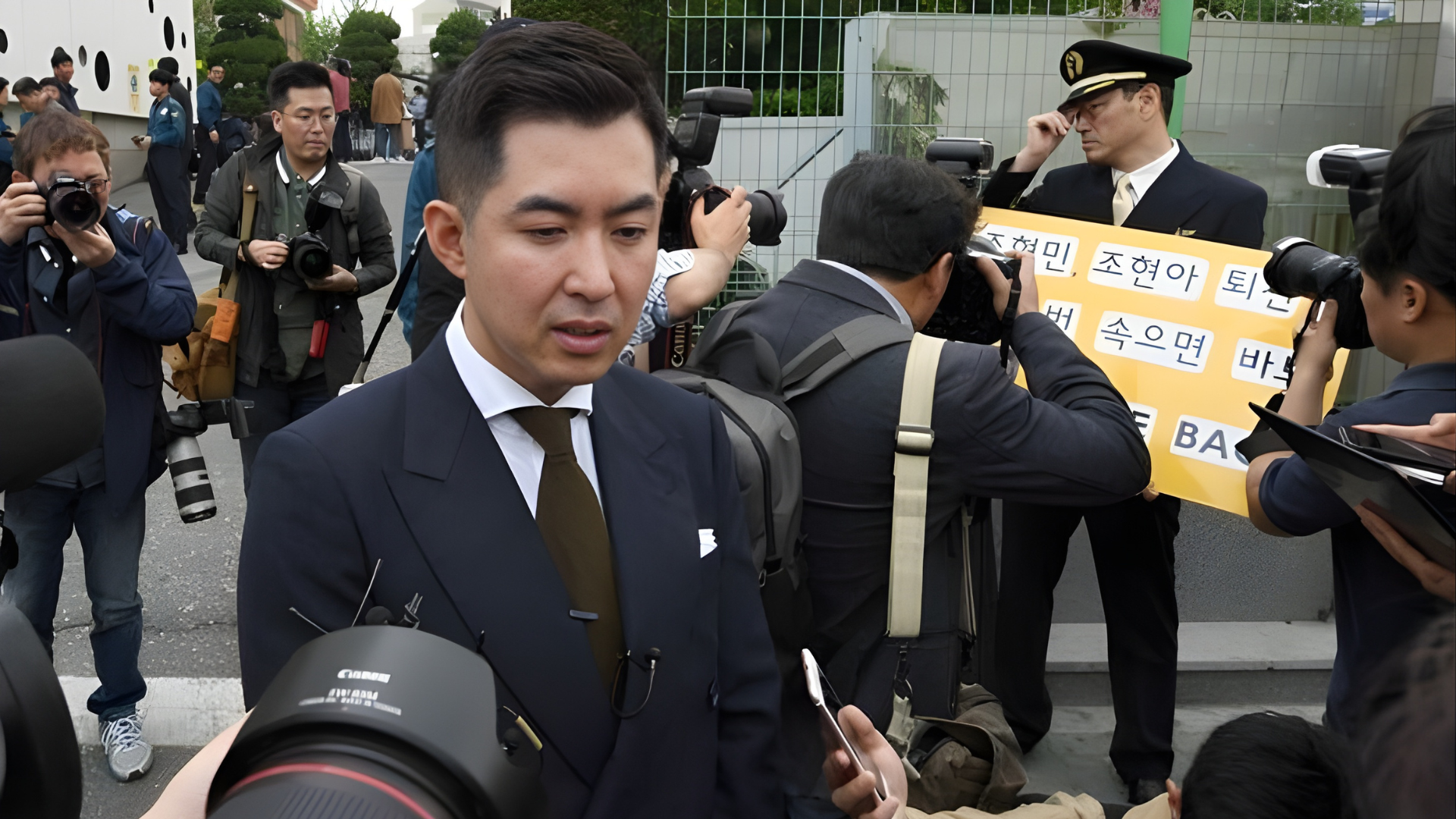 Park Chang - jin từ người bị đuổi khỏi máy bay đến Trưởng khối Kế hoạch tại KAC Airport - Ảnh 1. Park Chang - jin từ người bị đuổi khỏi máy bay đến Trưởng khối Kế hoạch tại KAC Airport - Ảnh 1.