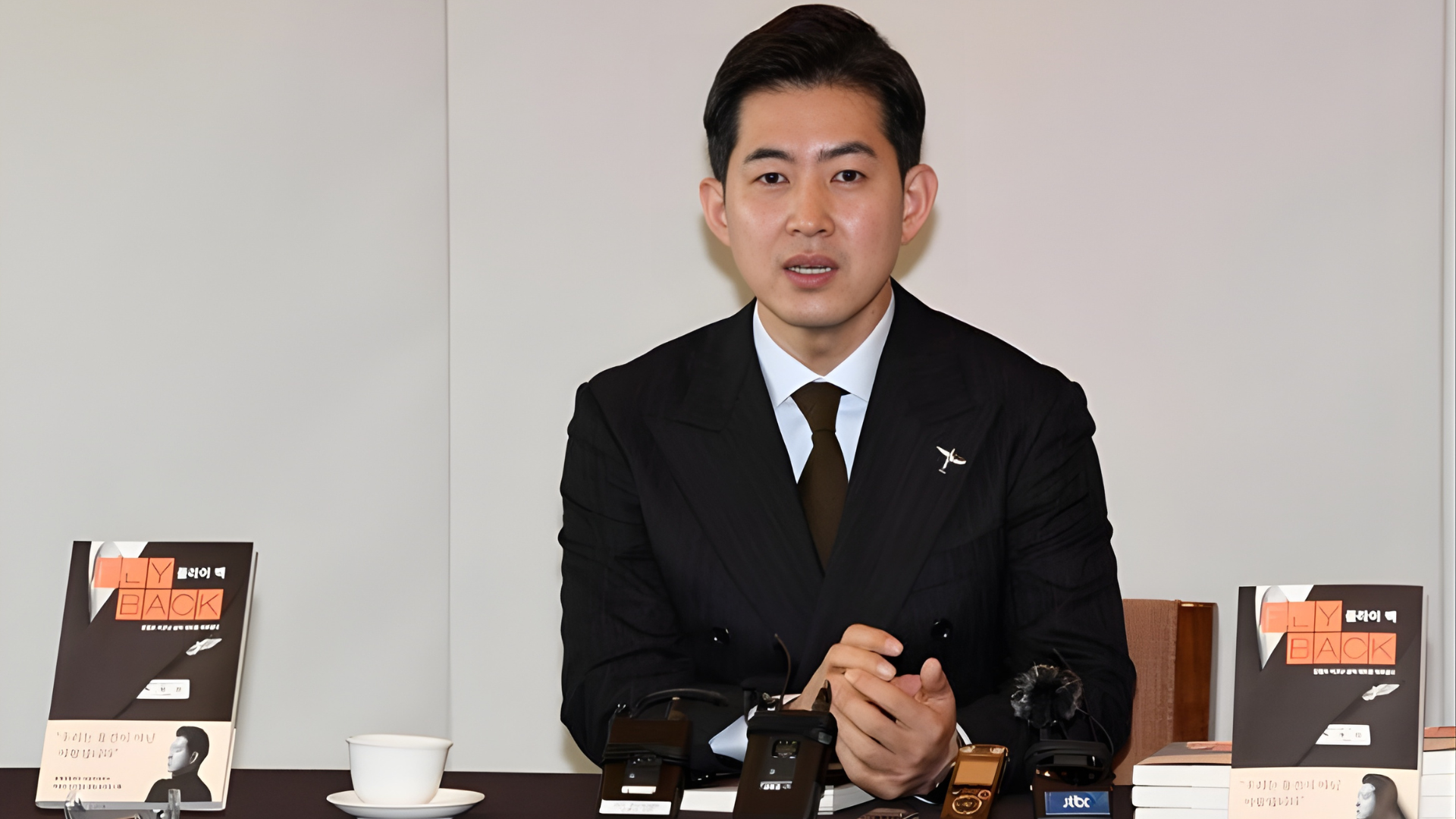 Park Chang - jin từ người bị đuổi khỏi máy bay đến Trưởng khối Kế hoạch tại KAC Airport - Ảnh 6. Park Chang - jin từ người bị đuổi khỏi máy bay đến Trưởng khối Kế hoạch tại KAC Airport - Ảnh 6.