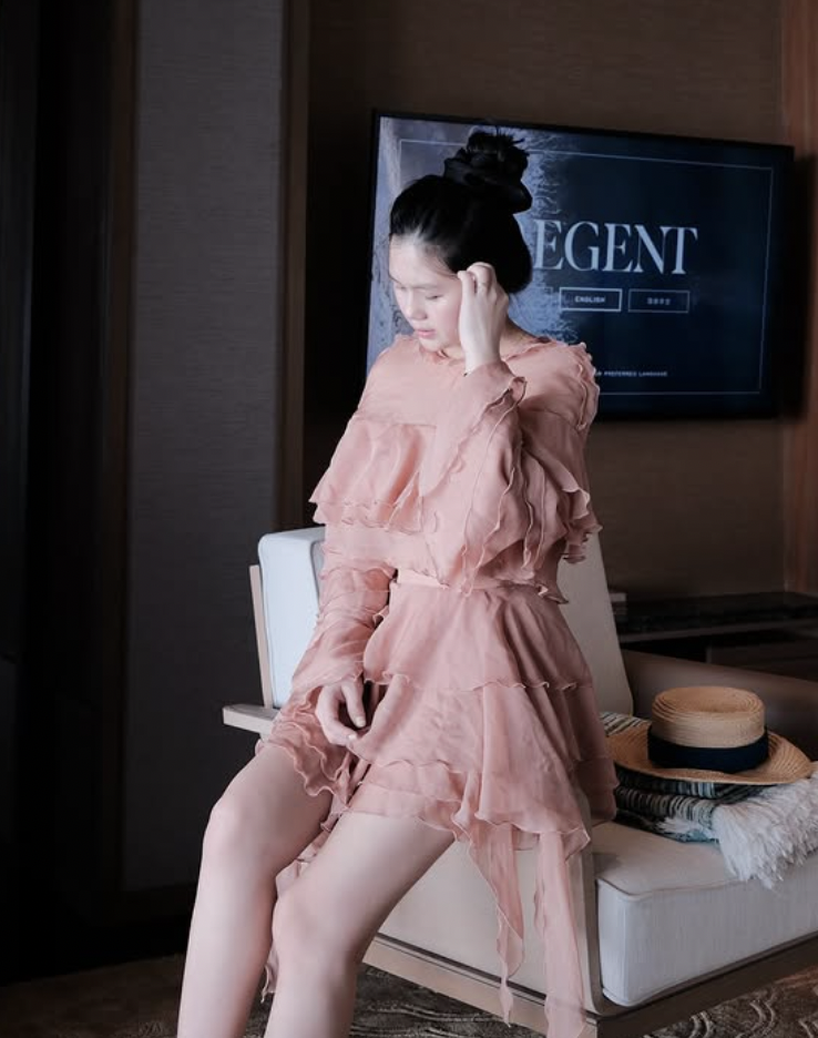 V&oacute;c d&aacute;ng mẹ bỉm sau sinh: Ng&ocirc; Tố Uy&ecirc;n xinh đẹp thần tốc chỉ sau 1 th&aacute;ng - Ảnh 5.