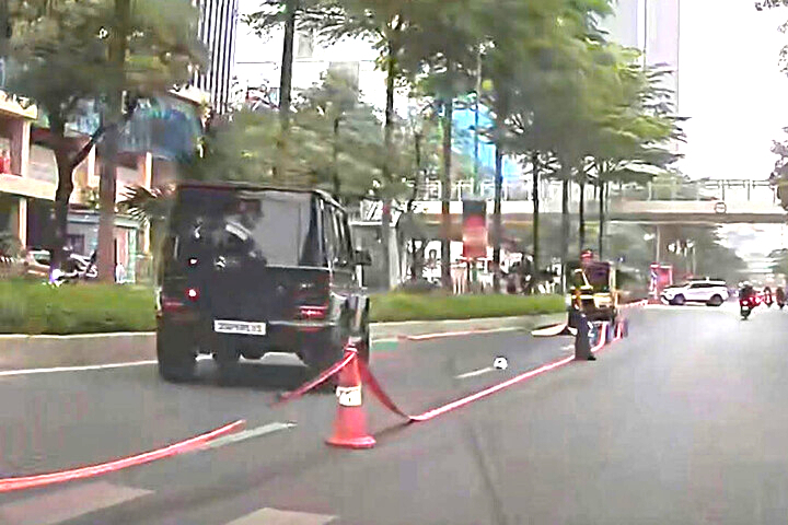 &Ocirc; t&ocirc; Mercedes G63 t&ocirc;ng cụ &ocirc;ng đi bộ tử vong tại H&agrave; Nội năm 2026 - Ảnh 1.