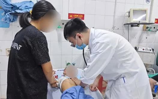 Cấp cứu trẻ 24 th&aacute;ng tuổi đuối nước: Nguy cơ tai nạn m&ugrave;a h&egrave; cần ch&uacute; &yacute; - Ảnh 1.