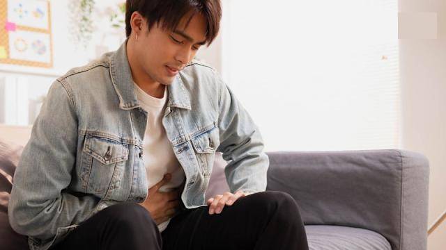 Nam thanh ni&ecirc;n 23 tuổi bị u tuyến đại tr&agrave;ng! B&aacute;c sĩ chỉ đ&iacute;ch danh 