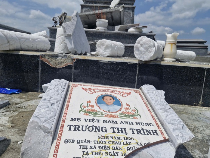 C&ocirc;ng an điều tra vụ việc mộ Mẹ Việt Nam Anh h&ugrave;ng bị đập ph&aacute; - Ảnh 3.