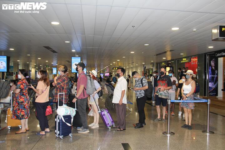 Gi&aacute; v&eacute; m&aacute;y bay tăng cao dịp lễ 30 / 4 - 1 / 5 năm 2026 - Ảnh 3.