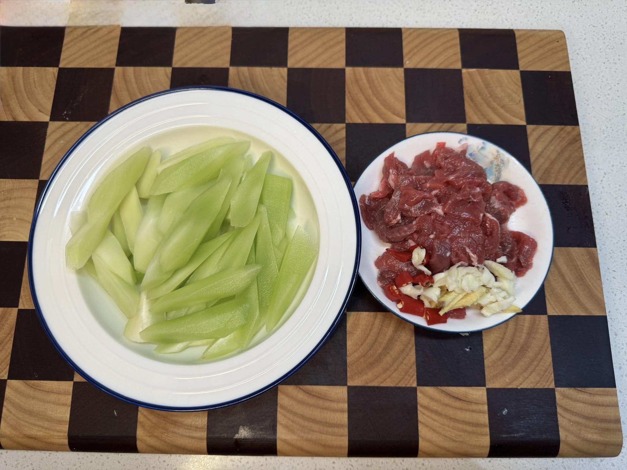 Hãy ăn nhiều loại rau bổ gan này hơn vào tháng Tư, xào với thịt bò, giúp ngủ ngon, tăng cường dương khí và bổ sung khí huyết - Ảnh 2.