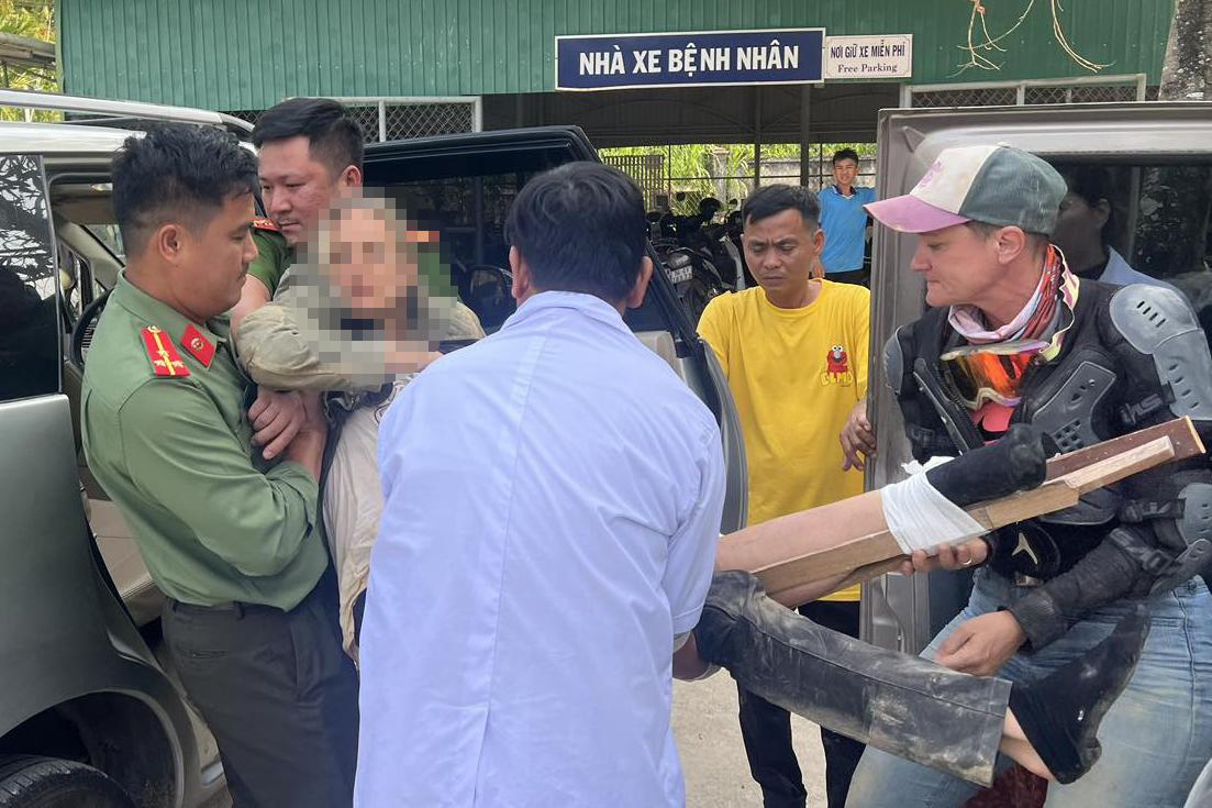 Nữ du kh&aacute;ch Ph&aacute;p gặp nạn ở Quảng Ng&atilde;i được cấp cứu kịp thời - Ảnh 1.