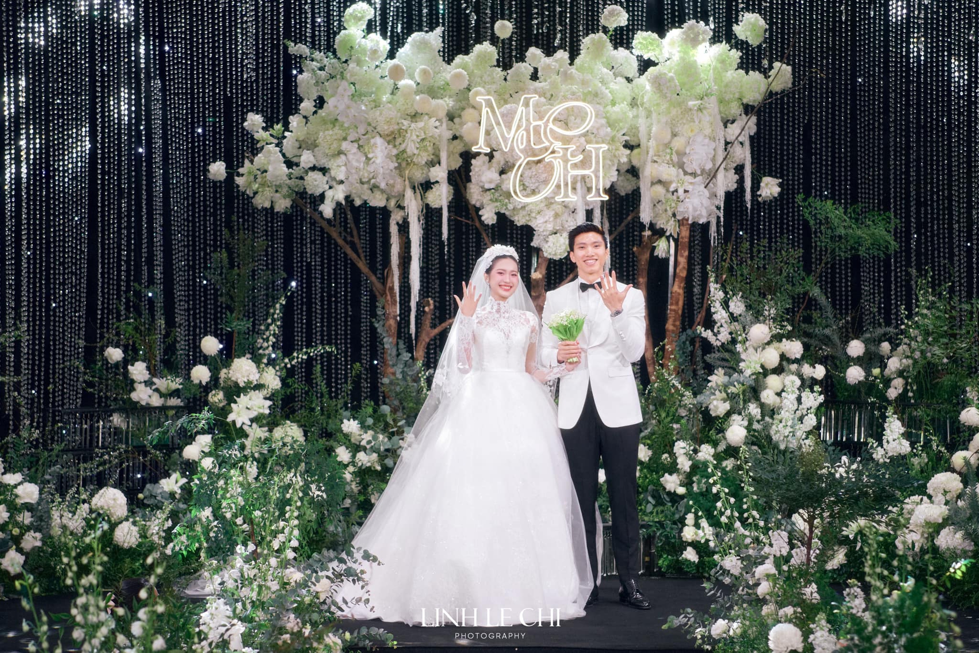 Đo&agrave;n Văn Hậu v&agrave; Do&atilde;n Hải My: Đ&aacute;m cưới cổ t&iacute;ch g&acirc;y b&atilde;o MXH năm 2023 - Ảnh 5.