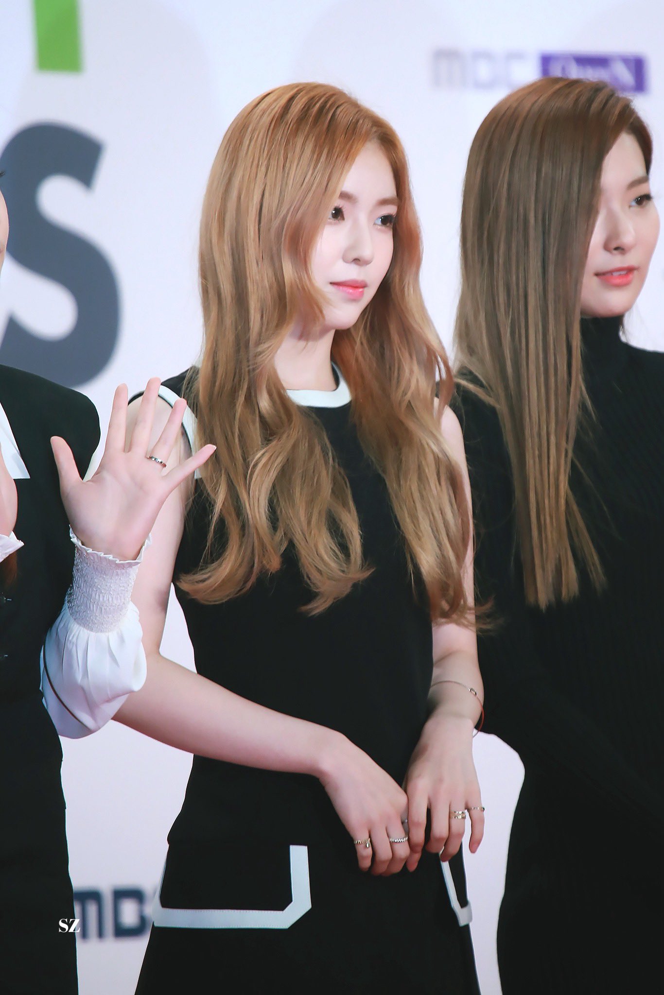 Hậu trường Red Velvet: Irene v&agrave; những tranh c&atilde;i quanh giọng h&aacute;t trong Biggest Fan - Ảnh 6.